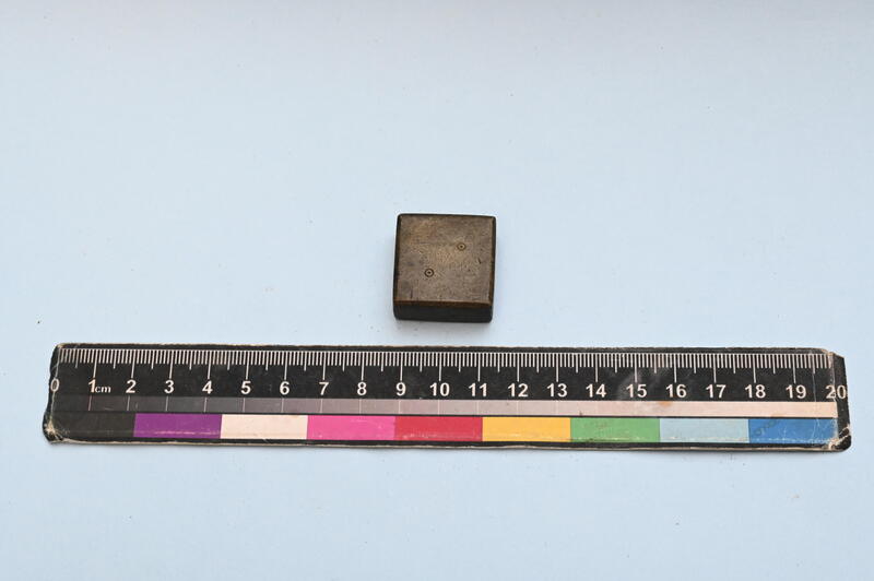 2 Dot Weighing Stone