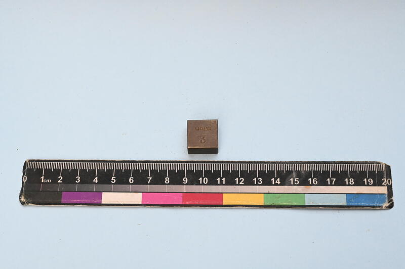 3 Sovereign Weighing Stone
