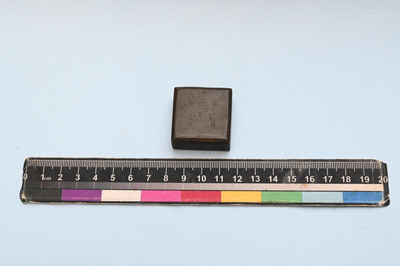 4 Dot Weighing Stone